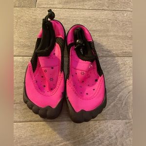 Girls hot pink water shoes size 2/3